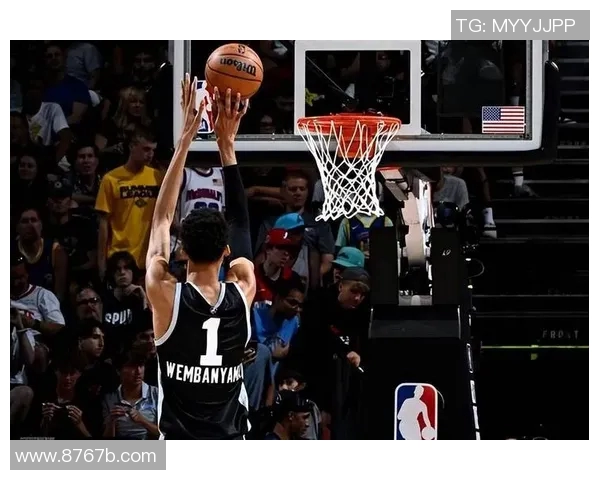 文班亚马场均20分10篮板3盖帽表现出色新秀奖争夺遥遥领先