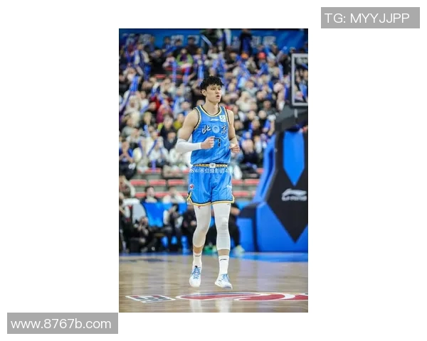 曾凡博崭露头角引发热议球场表现与未来发展备受关注