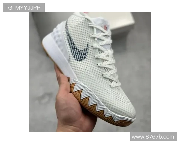 欧文新鞋发布会引发热议踩踏耐克Logo彰显艺术无界限