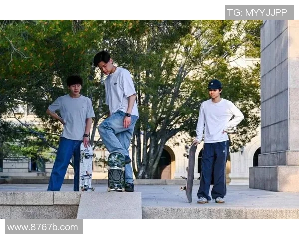 重庆滑板队的盯防体系与战术分析探讨滑板运动的竞技策略与团队协作 重庆滑板队的盯防体系与战术分析探讨滑板运动的竞技策略与团队协作