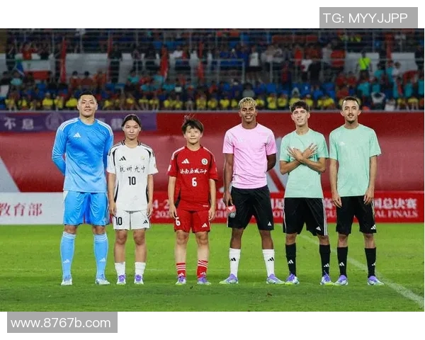 达尼洛的成长之路：从青涩少年到足球场上的闪耀明星